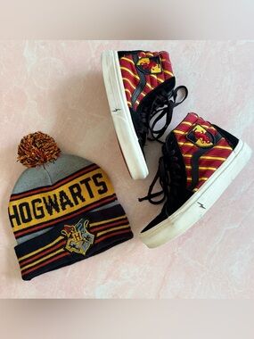 Vans Sk8-Hi Harry Potter Gryffindor high-top sneaker Women’s 6 + Beanie